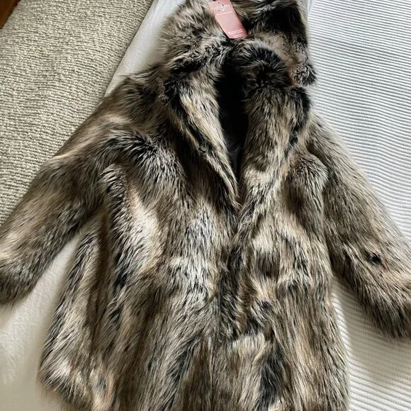 SpiritHoods Classic Grey Wolf Faux Fur Coat (Sz: Small)